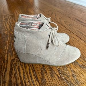 TOMS wedges